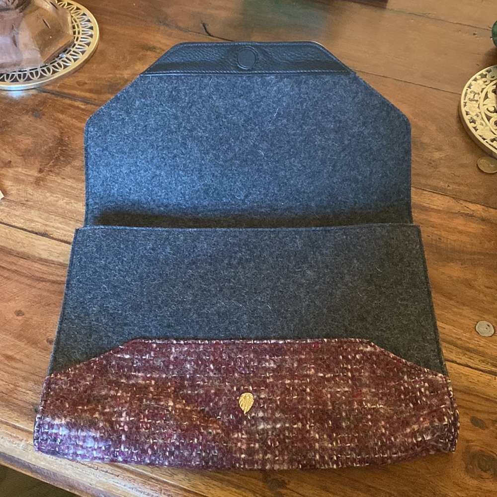 Helen Kaminski tweed, wool clutch bag with leather trim. - Picture 3 of 5